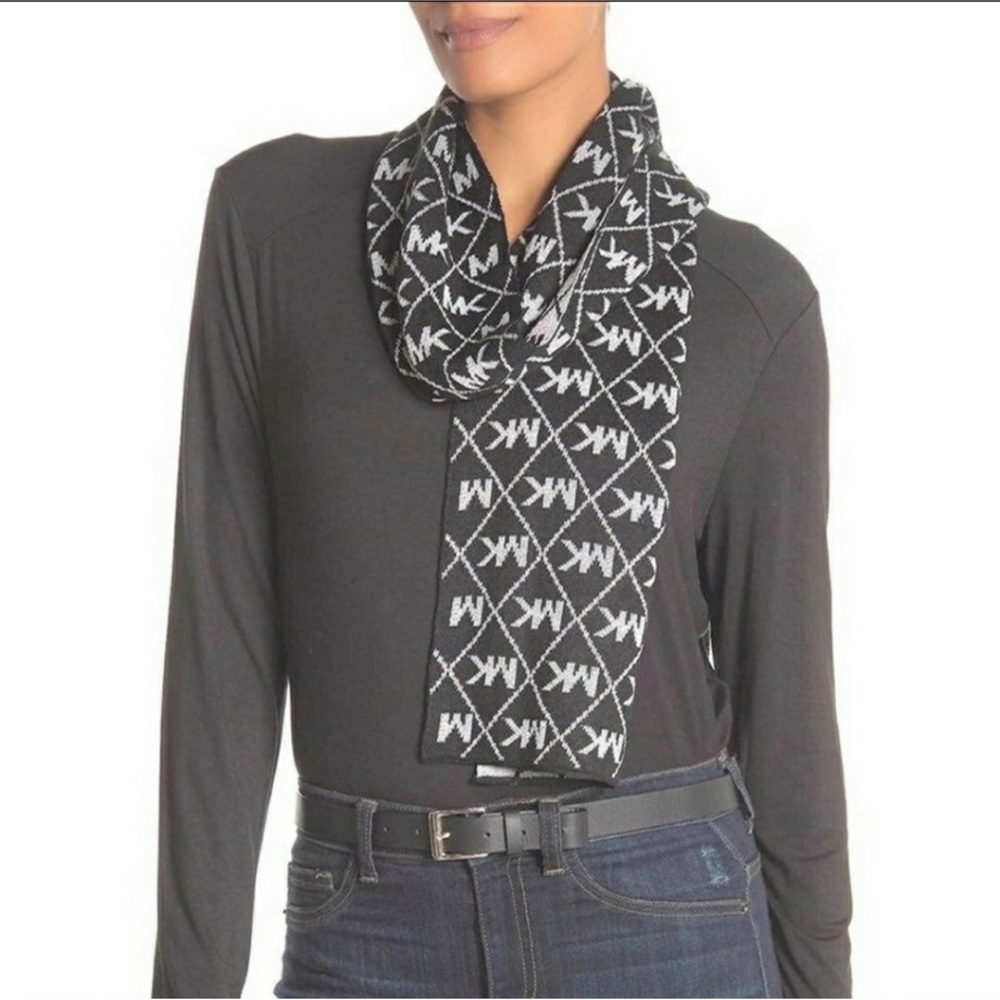MICHAEL KORS WOMEN DIAMOND METALLIC MK LOGO SCARF HAT SET GREY SILVER NWOT
